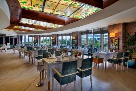 LIBERTY HOTELS LARA Restaurants